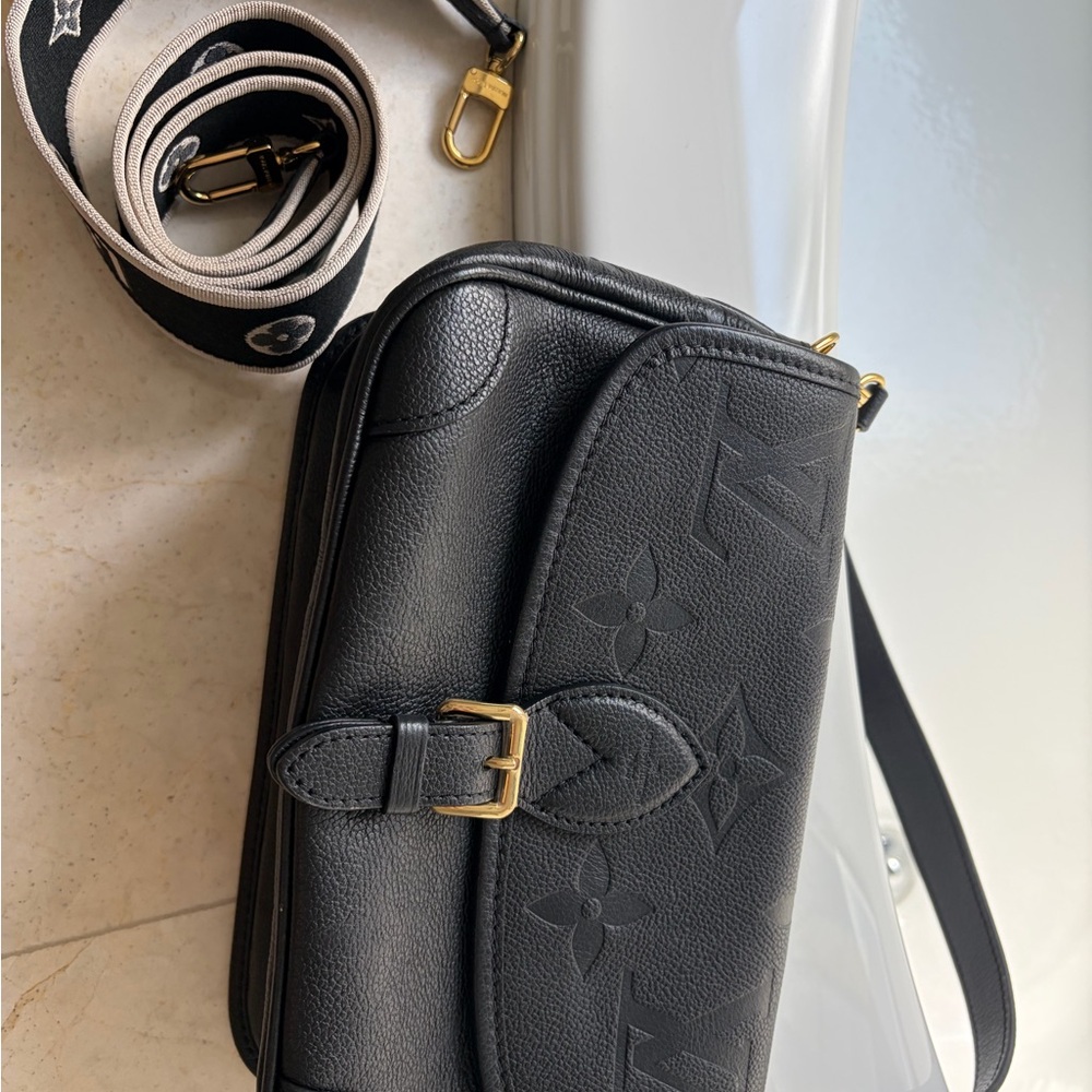 Authentic- Louis Vuitton Diane- Black Monogram Leather- both straps included - Picture 7 of 10